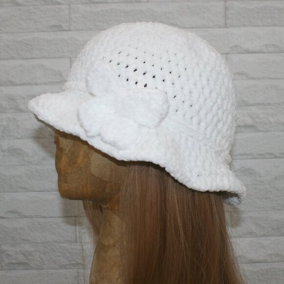 HAND CRAFTED Hat Crochet Bucket Chenille Floppy Wide Brim White Cloud Dancer - Picture 1 of 12